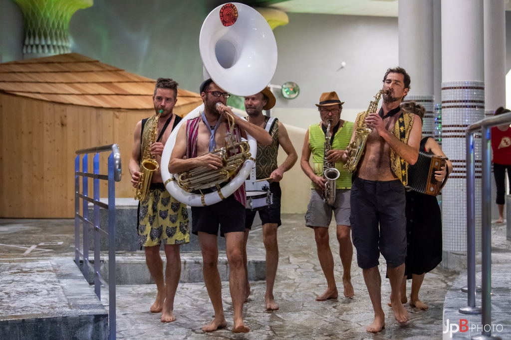 retour d Est - Les Grands Bains de Moneter - © Jean-Pierre Barge